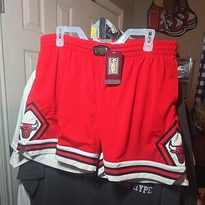 Mitchell & Ness Hardwood Classics Chicago Bulls Nba Finals 1996 Womens Shorts...